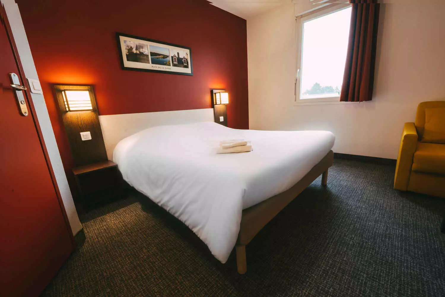 Chambre du Contact-Hôtel Les 2 Vallees près de Compiègne