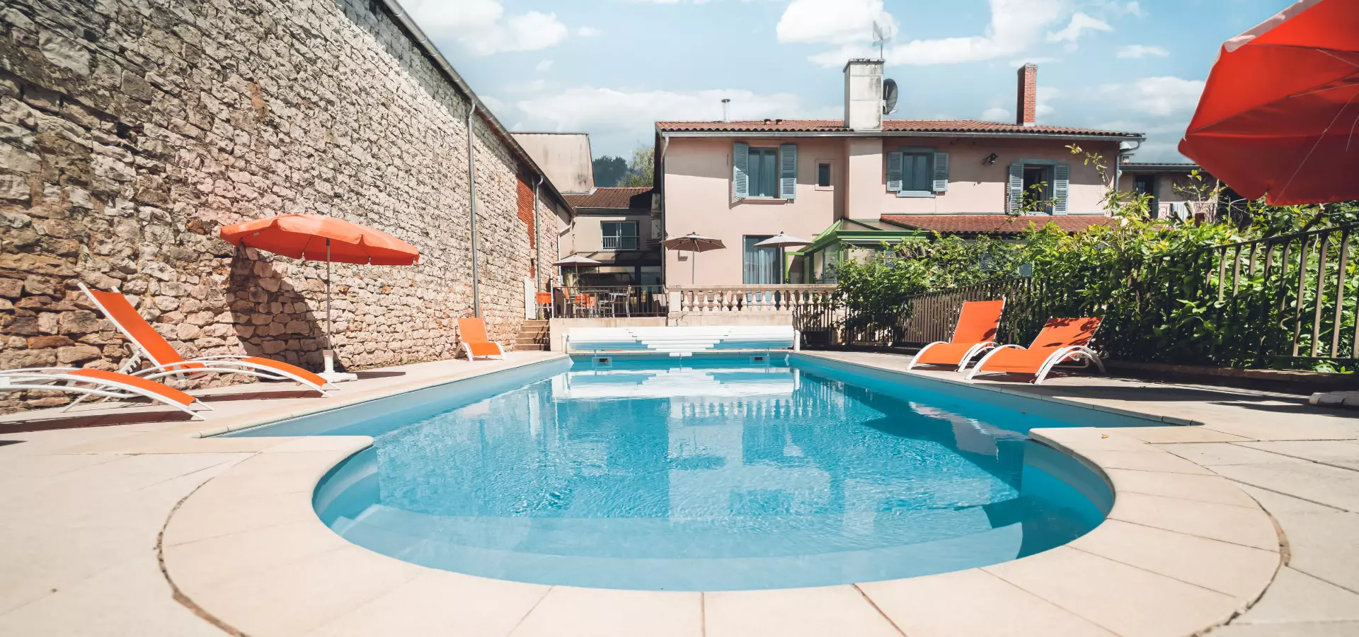 Piscine de l'Hôtel Vuillot entre Bresse et Jura