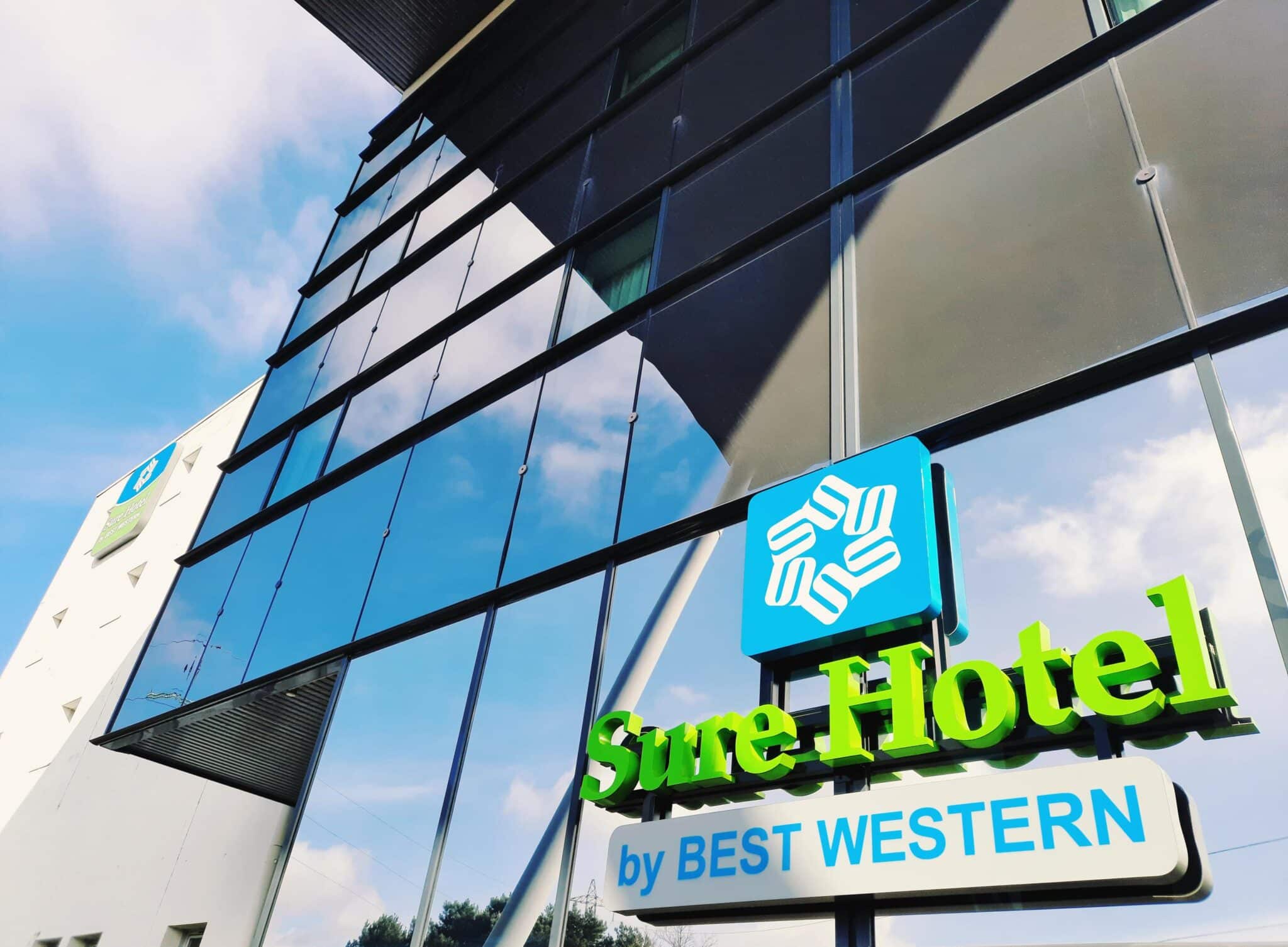 Facade du Sure Hotel by Best Western Nantes Beaujoire