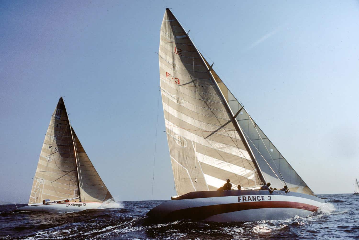 été 1986, Marseille(FRA,13), 27th America's Cup, Challenge France, Entraînements Challenge 12 vs France III - Photo Gilles Martin-Raget