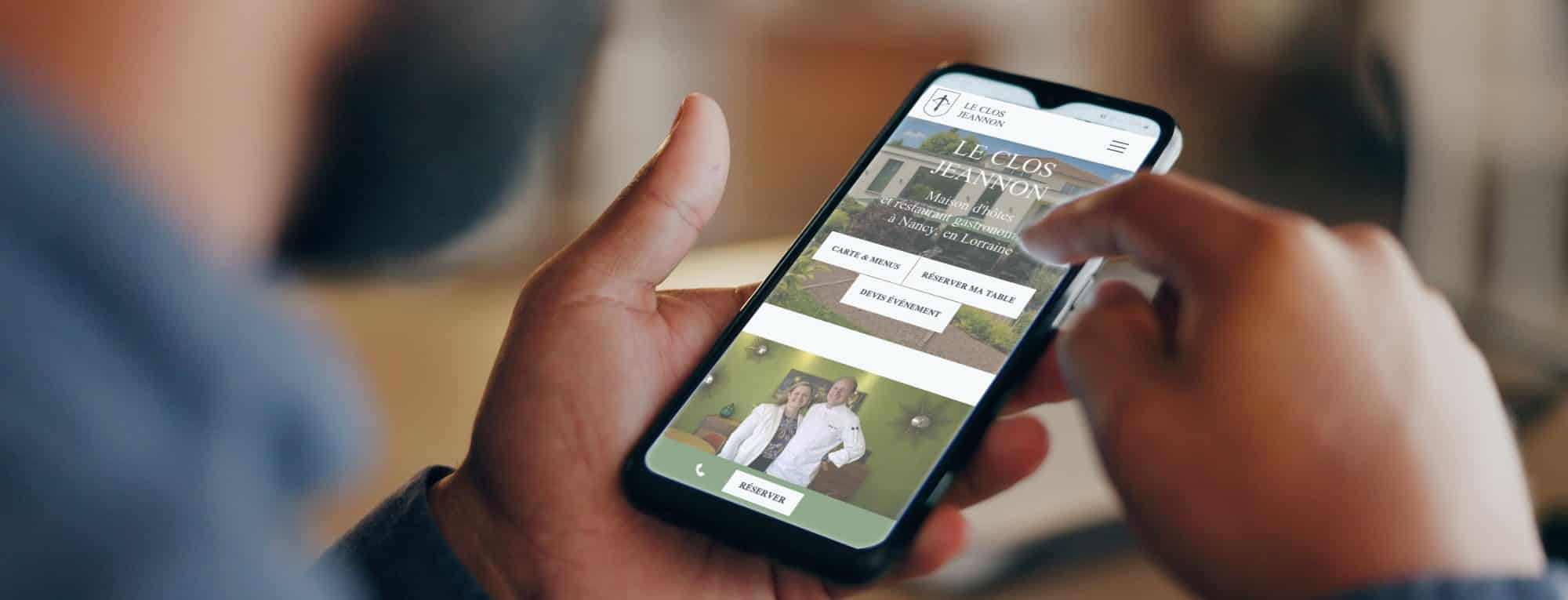 Un client sur le site du Clos Jeannon